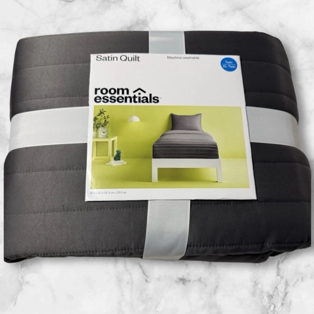 NWT Room Essentials Twin Satin Quilt - Dark Gray